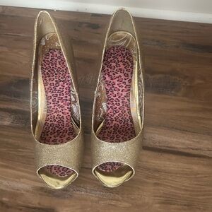 Elegant Gold Peep-Toe Heels